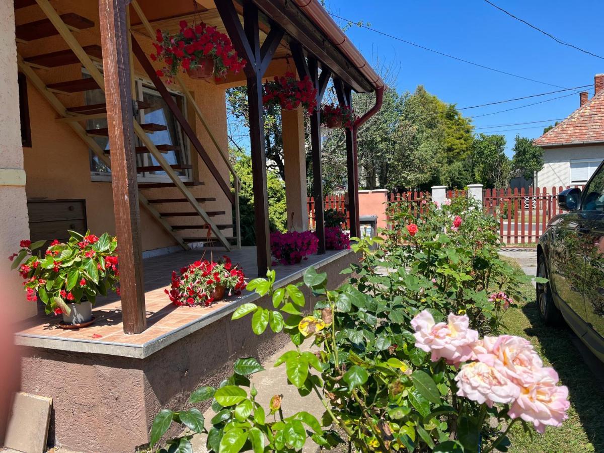 Rose Garden Apartment *