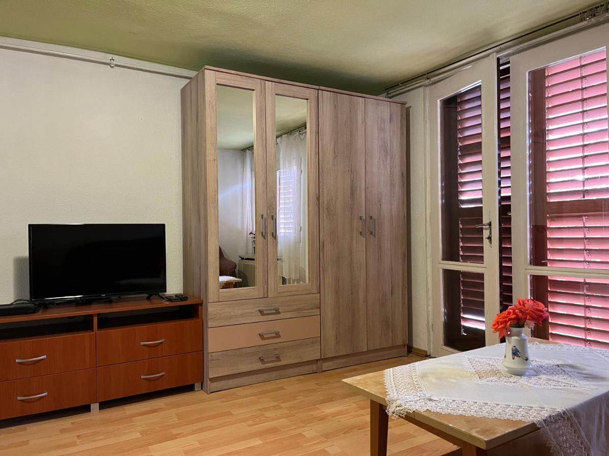 Rose Garden Apartment *