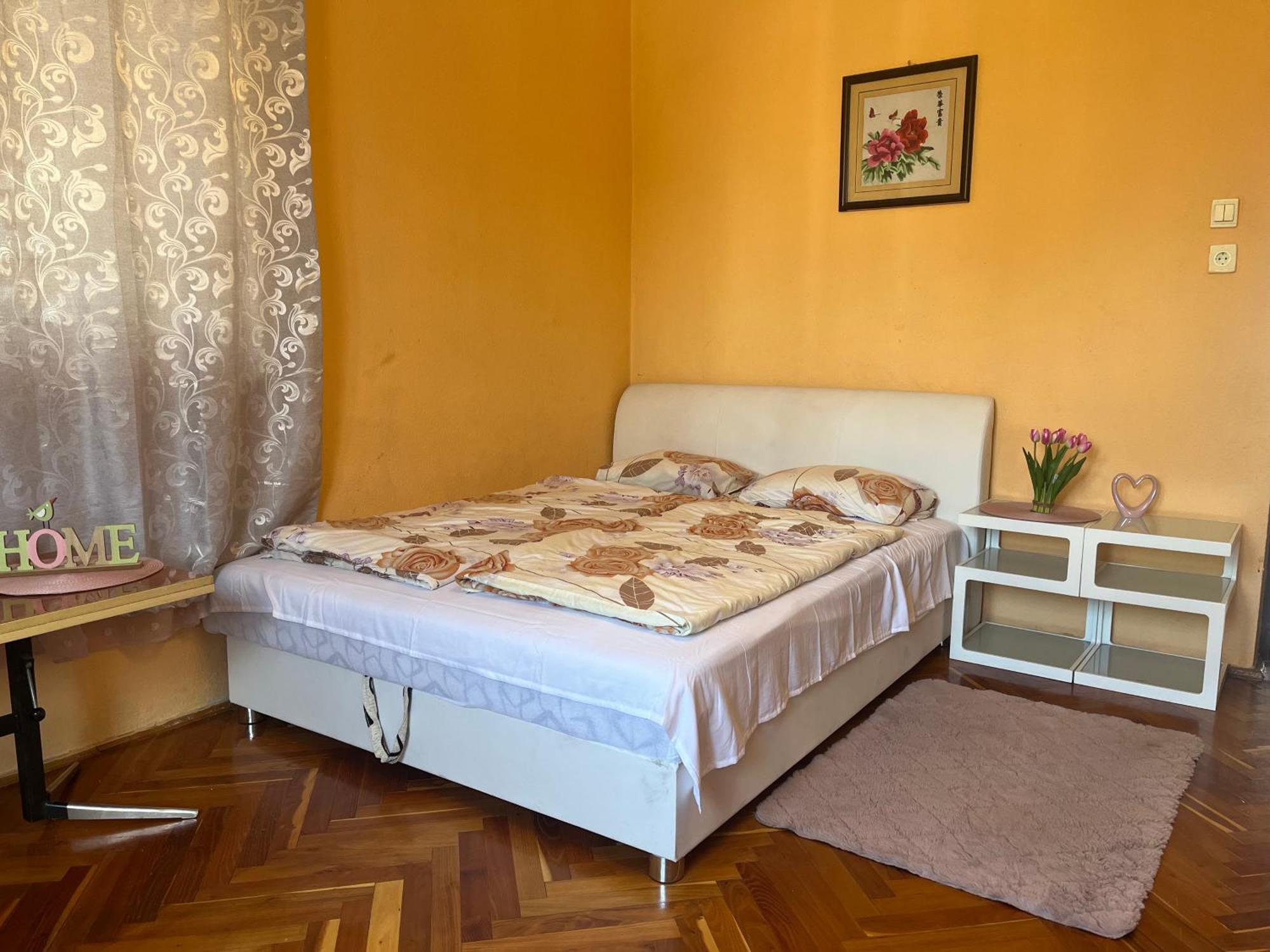 Rose Garden Apartment *